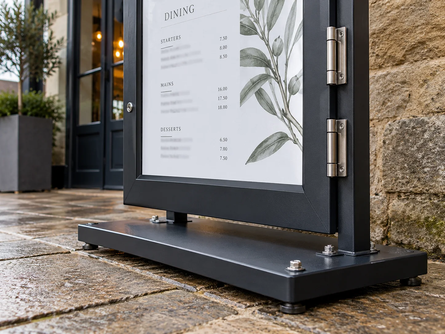 Lion Sign – Individuelle freistehende Menü- und Informationsaufsteller für Gastronomie, Hotels und Handel.