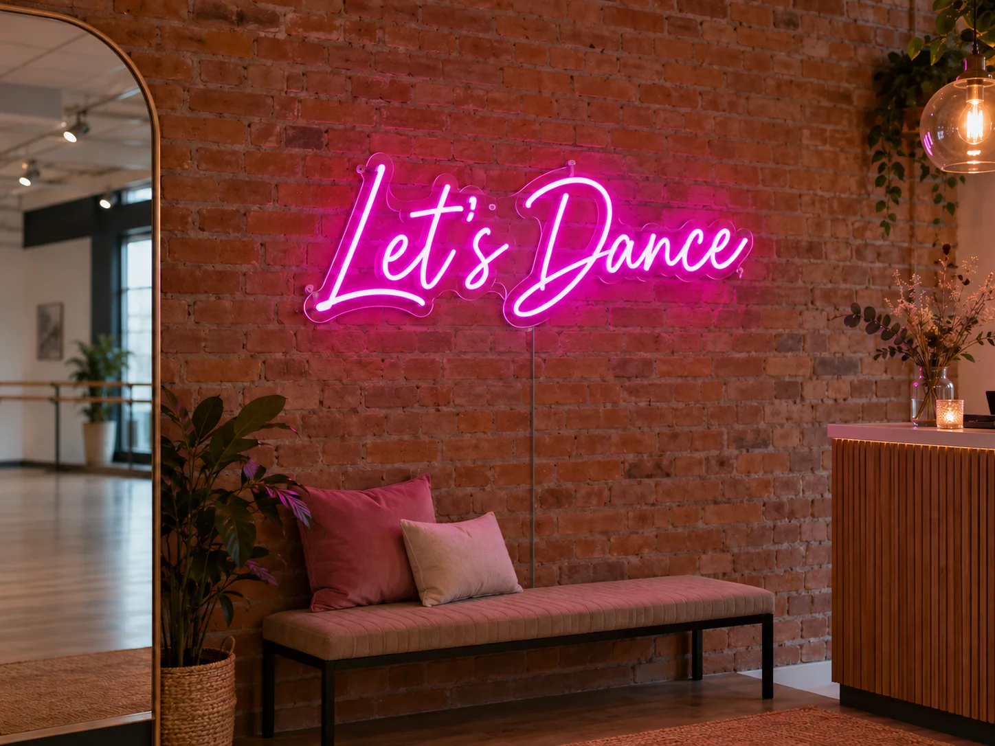 Lion Sign – Individueller LED-Neonschriftzug „Lets Dance“ für Tanzstudios und Veranstaltungsräume.
